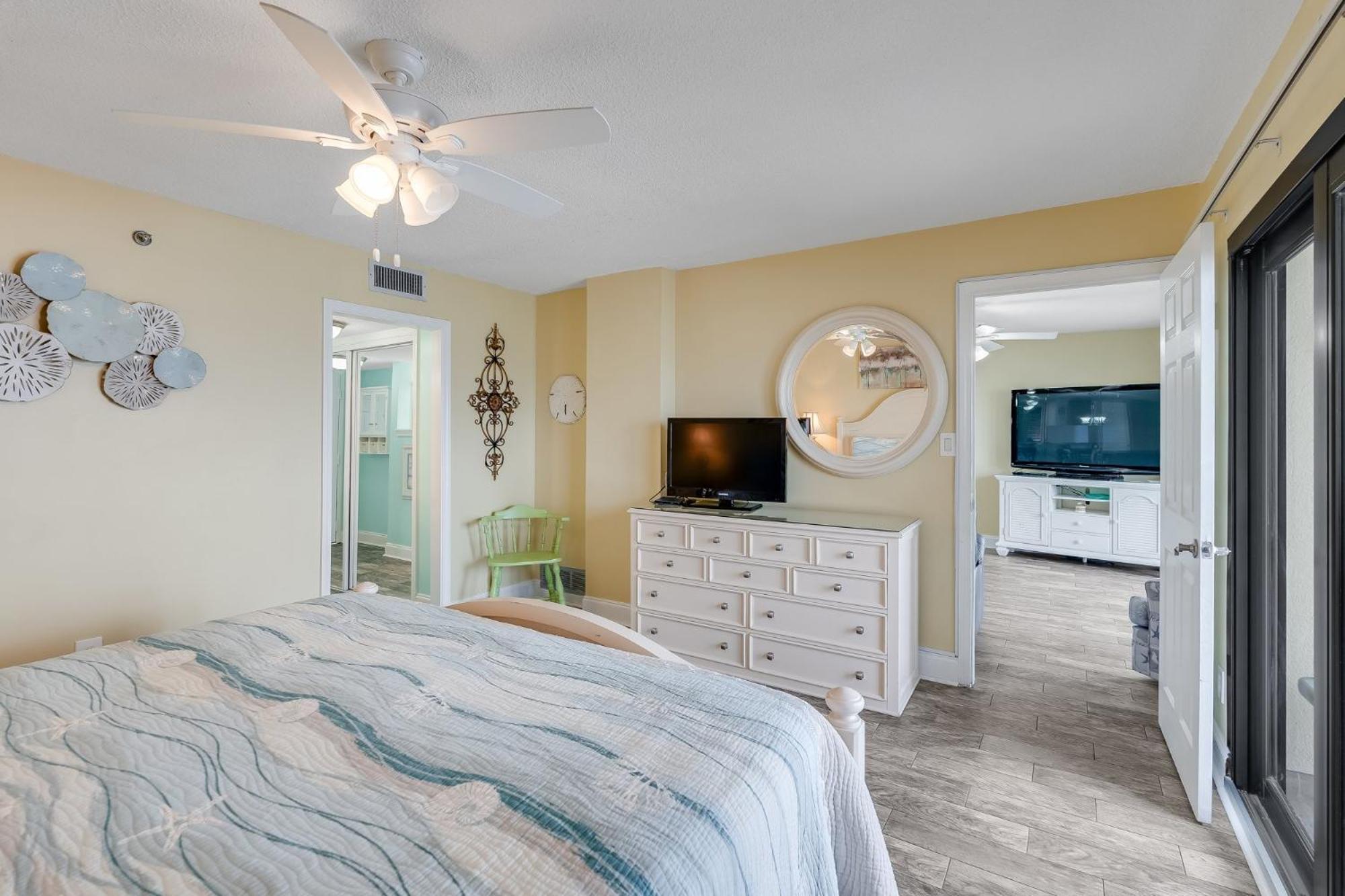 Commodore 605 3 Bedroom 3 Ba With 2 Beachfront Masters Apartment